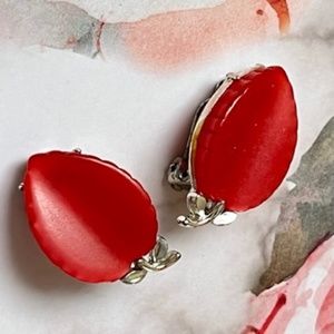 VINTAGE LISNER Earrings Clip Red Thermoset Leaf